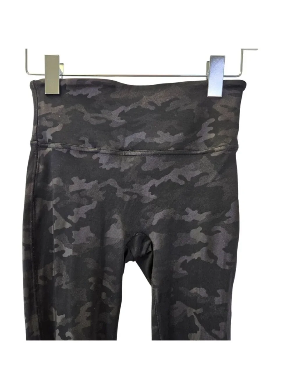 Spanx Look at Me Now Shiny Metallic Camouflage Print Leggings Size Medium